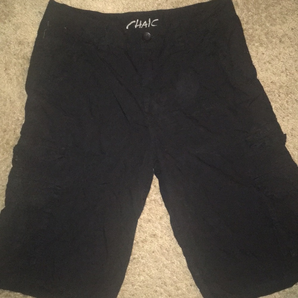 Men’s black cargo shorts